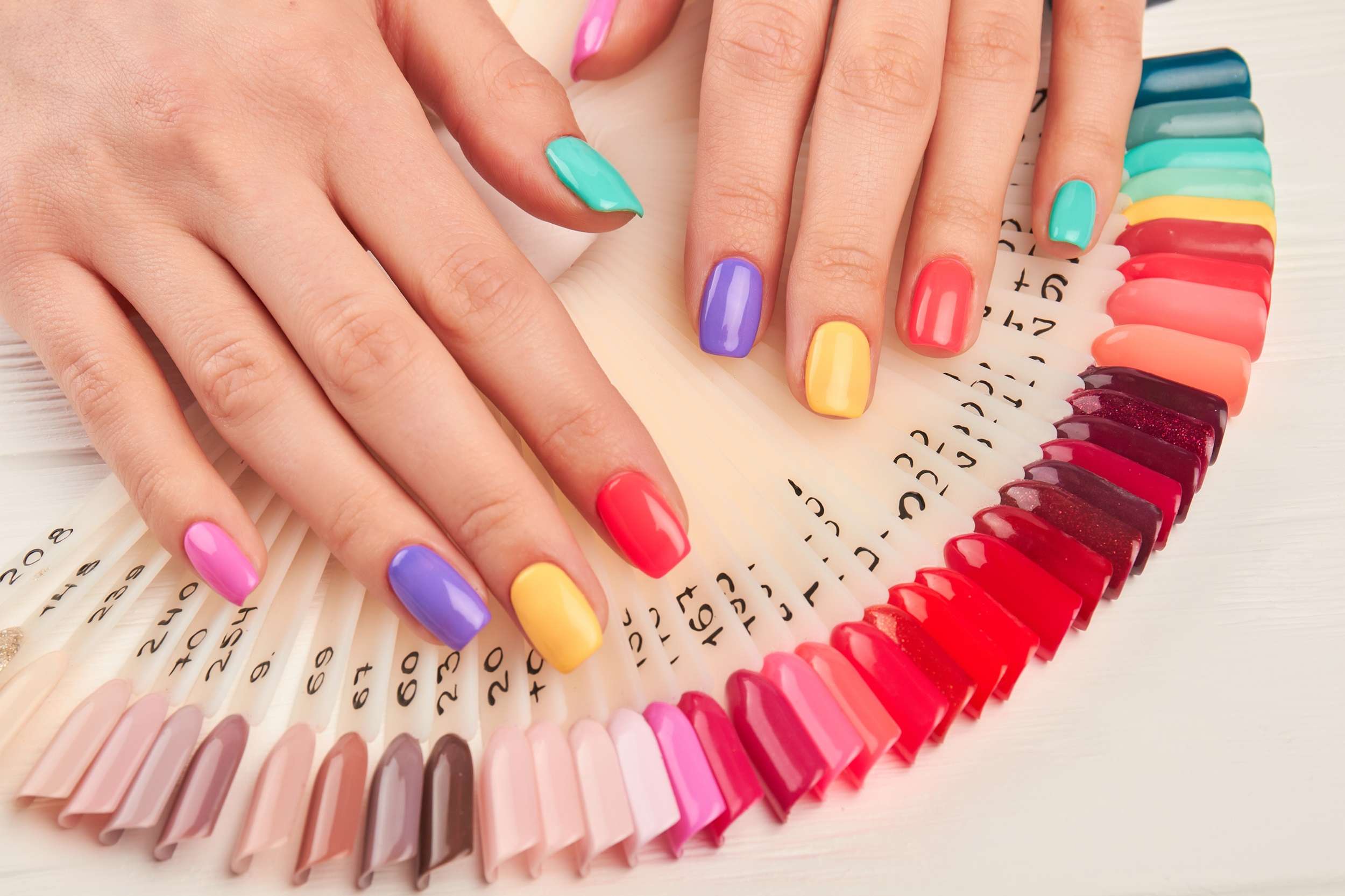 Rosa Nails Studio negleforlængelser